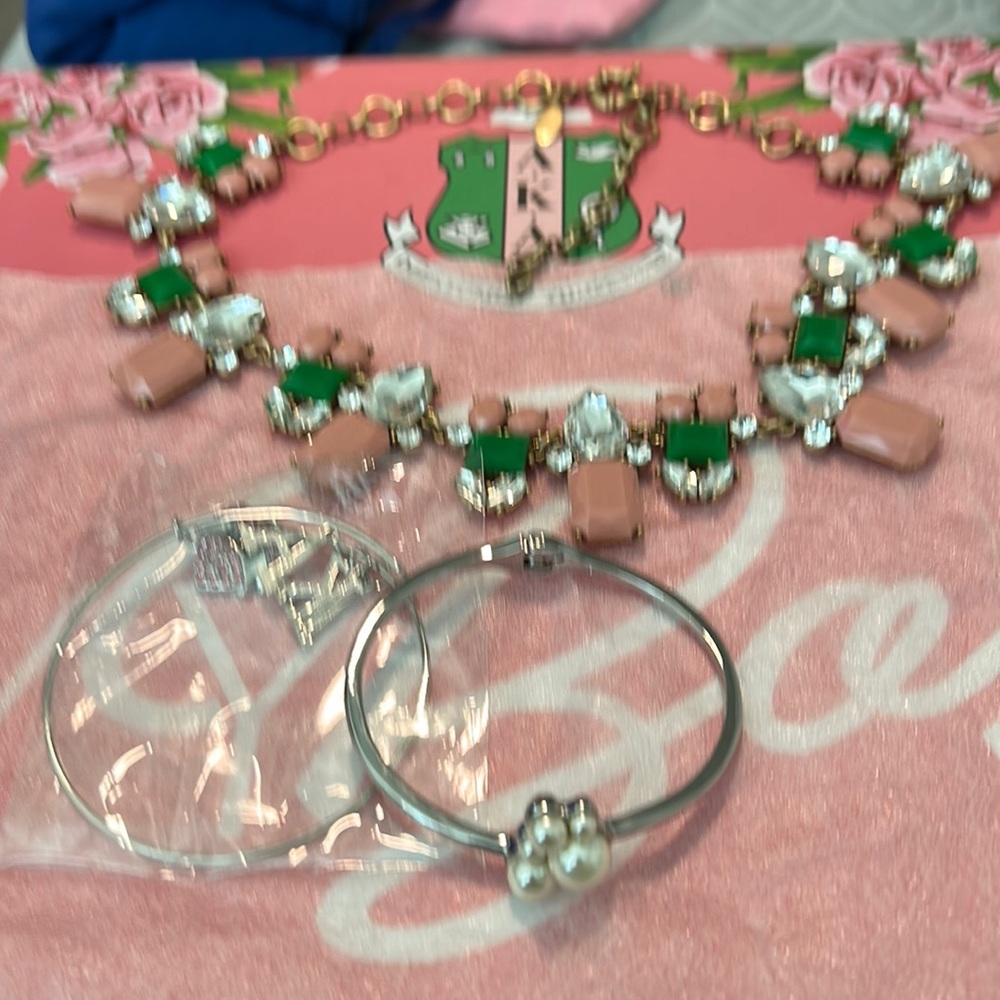 This includes an adjustable Elegant Necklace & 2 Bracelets! ☘️💕-SOLD-